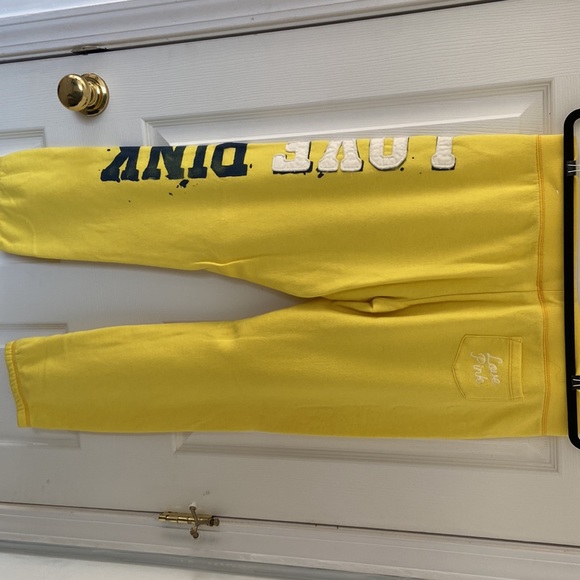 Victoria’s Secret track set - Picture 3 of 8